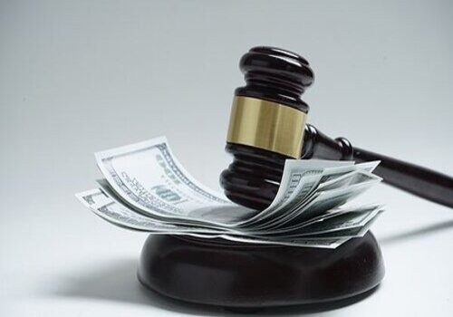 在婚姻关系当中无法让情感需求被满足“出轨”的概率自然会变高